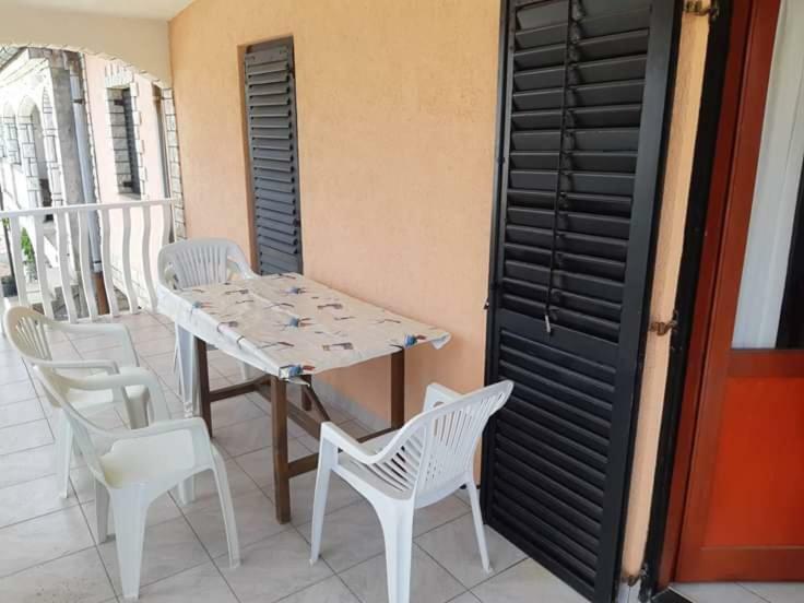 Apartmani Katica Vir Exteriör bild